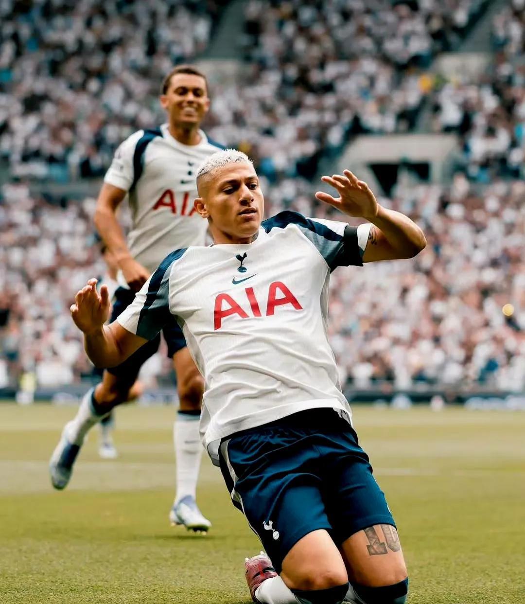 开云体育app-包含赛地聚焦：英超集结日热度飙升，布鲁克林篮网门线救险，球迷炸锅，阵容厚度经受考验的词条